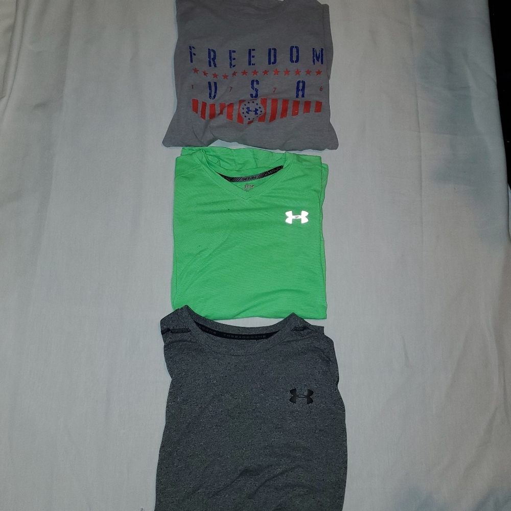 Mens adult small under armour t-shirts.